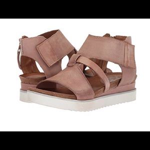 New with box Miz Mooz Samantha sandal Rose 40